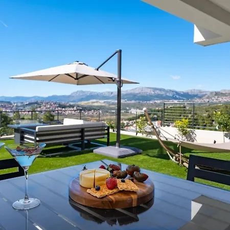 Villa Sunset Split Overviewing Split And Bay *