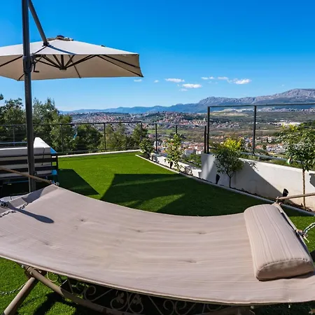 Vila Sunset Split Overviewing Split And Bay *