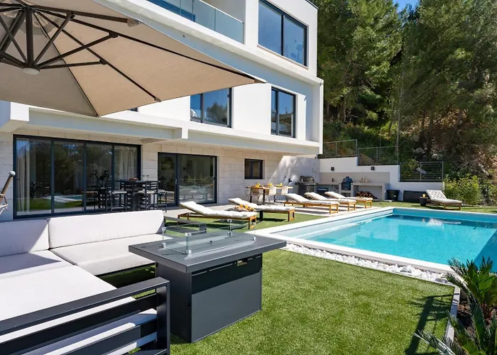 Sunset Split Overviewing Split And Bay ヴィラ