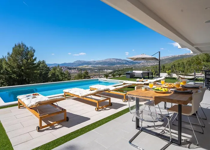 Sunset Split Overviewing Split And Bay ポドストラナ