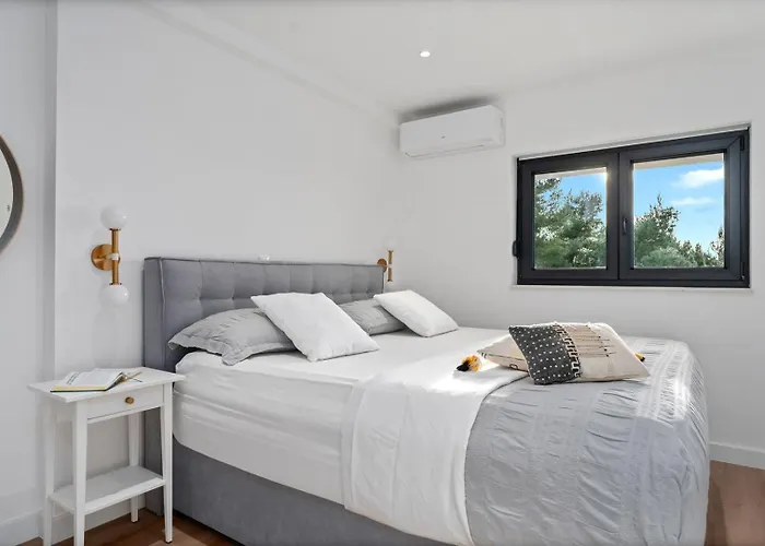 Sunset Split Overviewing Split And Bay ヴィラ ポドストラナ