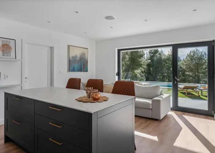 Sunset Split Overviewing Split And Bay ヴィラ ポドストラナ