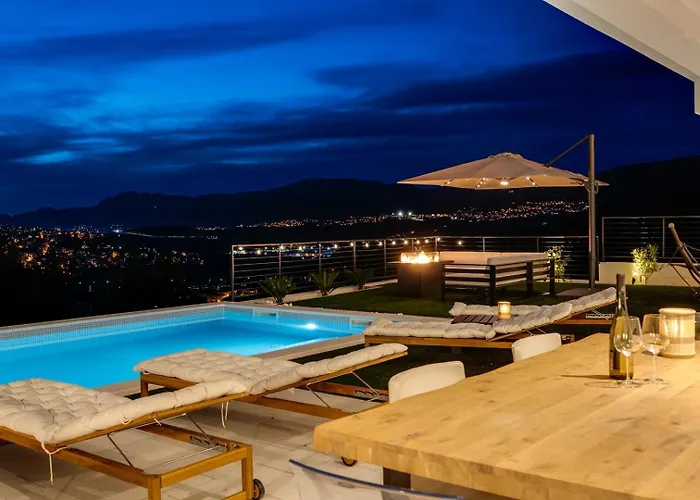 Sunset Split Overviewing Split And Bay ヴィラ