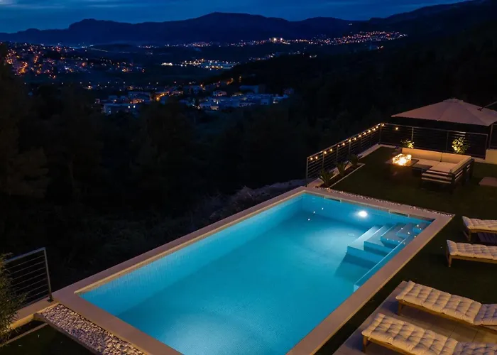 Sunset Split Overviewing Split And Bay