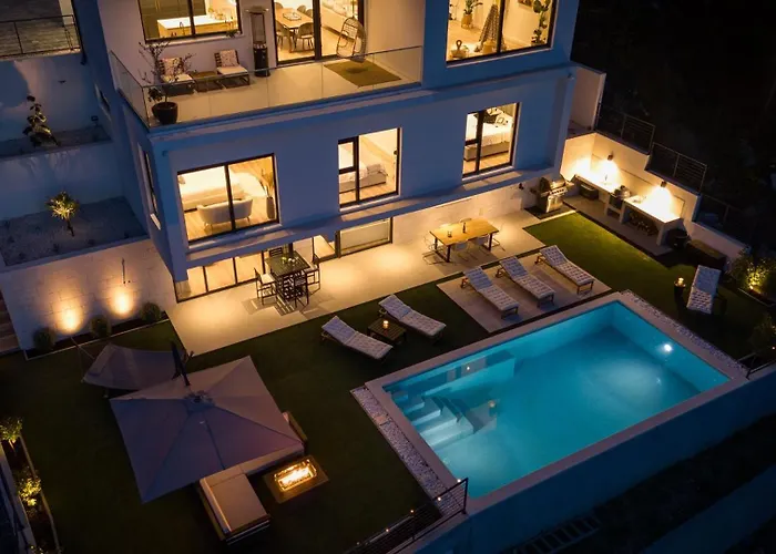 Sunset Split Overviewing Split And Bay * ポドストラナ