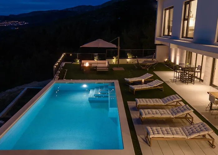 Sunset Split Overviewing Split And Bay ヴィラ ポドストラナ