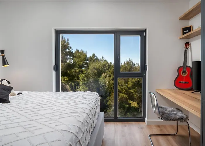 Sunset Split Overviewing Split And Bay