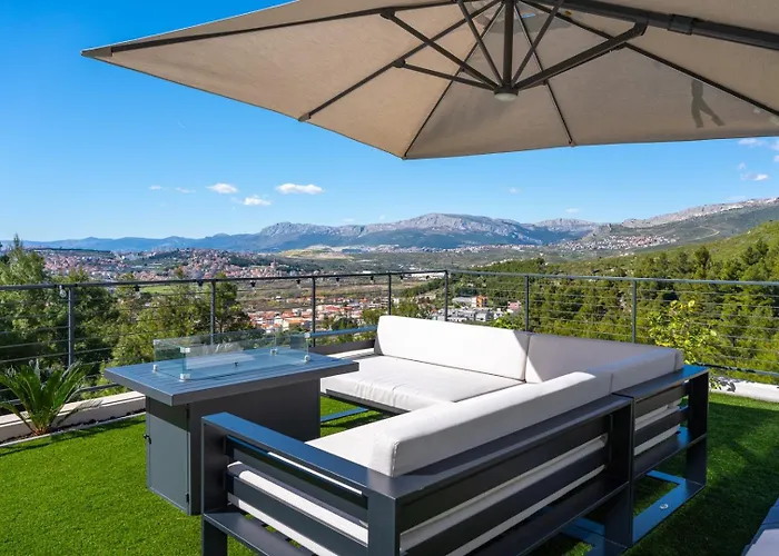 Sunset Split Overviewing Split And Bay ヴィラ *