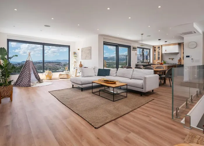 Sunset Split Overviewing Split And Bay ポドストラナ