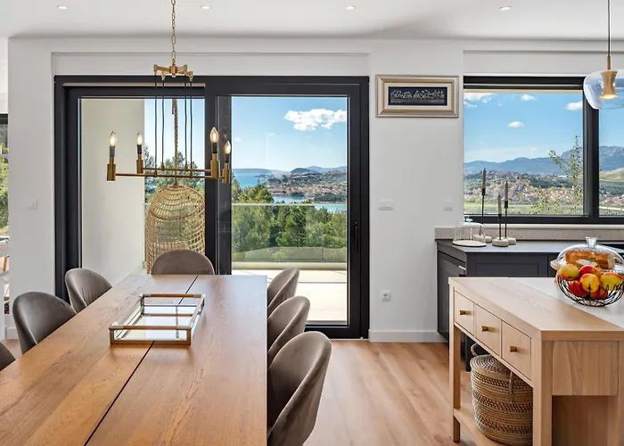 Sunset Split Overviewing Split And Bay ヴィラ ポドストラナ